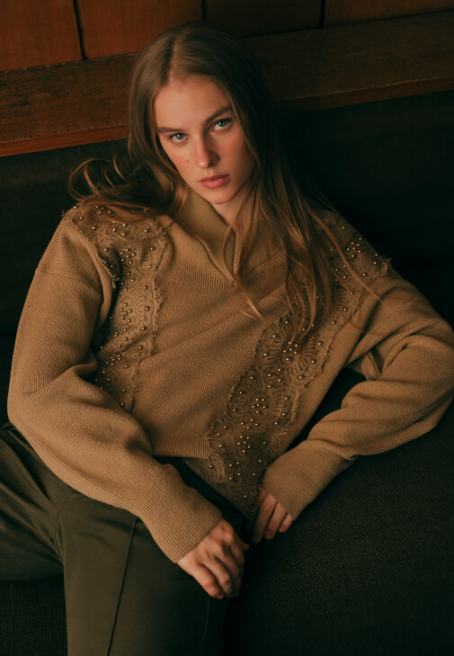 Kahverengi Dantel Detaylı Kazak