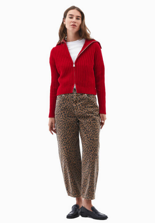 Fermuarlı Hırka ve Leoparlı Pantolon Kombini