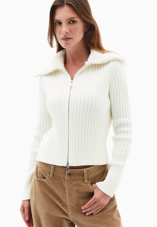 Fermuarlı Hırka ve Kadife Pantolon Kombini