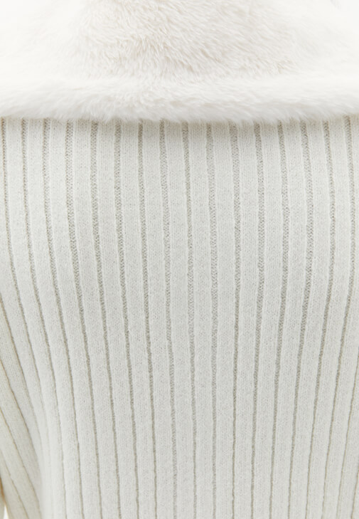 Fermuarlı Hırka ve Kadife Pantolon Kombini