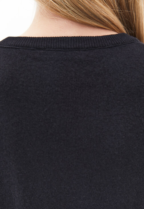 Kruvaze Kazak ve Bol Paça Pantolon Kombini