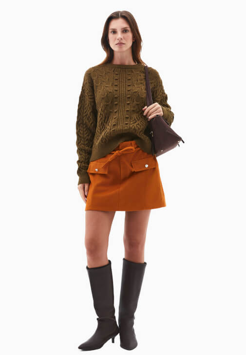 Örgü Kazak ve Süet Etek Kombini