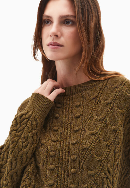 Örgü Kazak ve Süet Etek Kombini