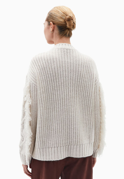 Triko Kazak ve Süet Pantolon Kombini