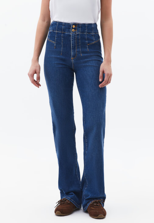 Bootcut Pantolon ve Denim Ceket Kombini