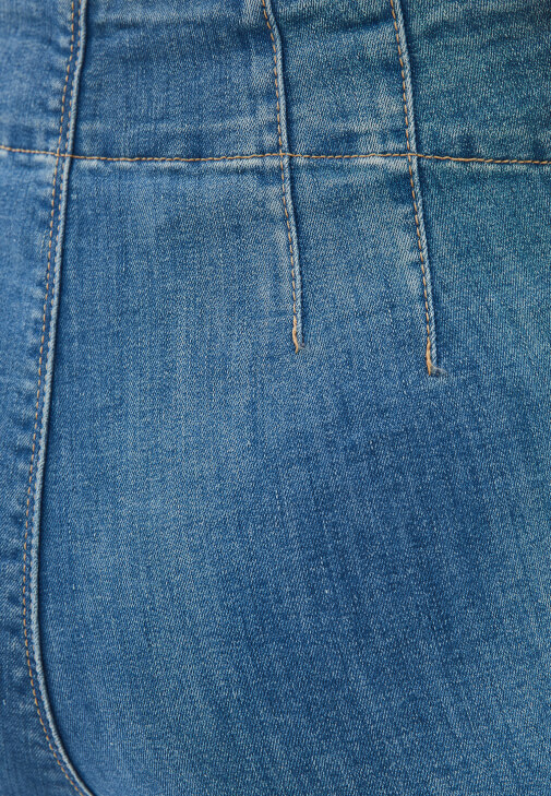 Bootcut Pantolon ve Bomber Ceket Kombini