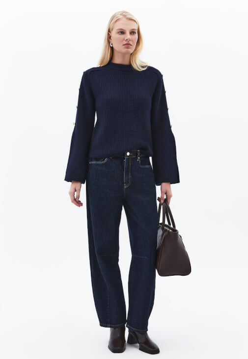 Düğmeli Kazak ve Barrel-Fit Pantolon Kombini