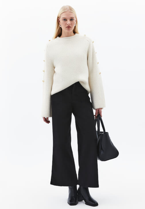 Düğmeli Kazak ve Wide-Leg Pantolon Kombini