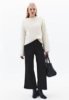 Bayan Krem Düğme Detaylı Kazak