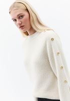 Bayan Krem Düğme Detaylı Kazak