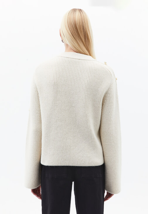 Düğmeli Kazak ve Wide-Leg Pantolon Kombini