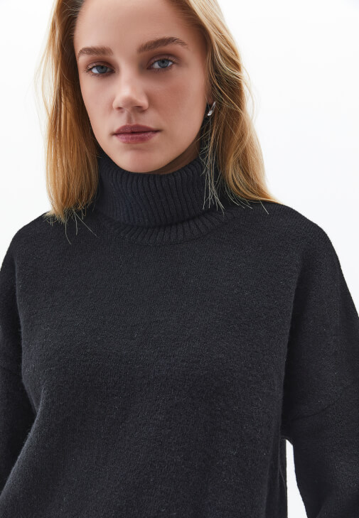 Yünlü Kazak ve Yüksek Bel Pantolon Kombini