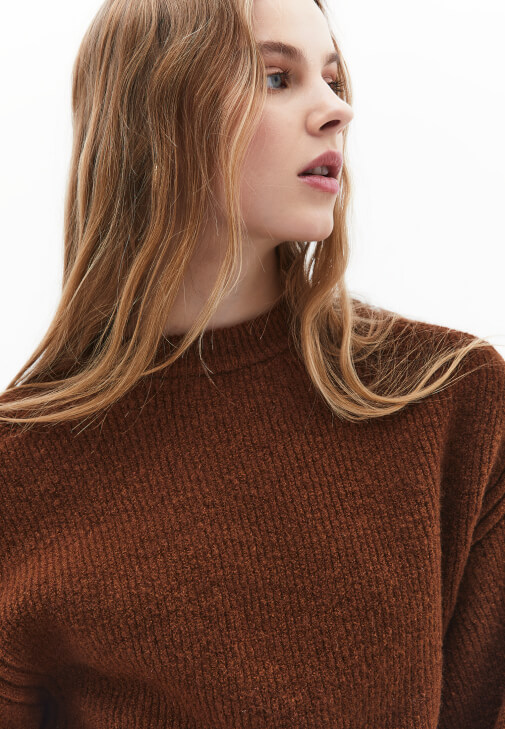 Yünlü Triko Kazak ve Pantolon Kombini