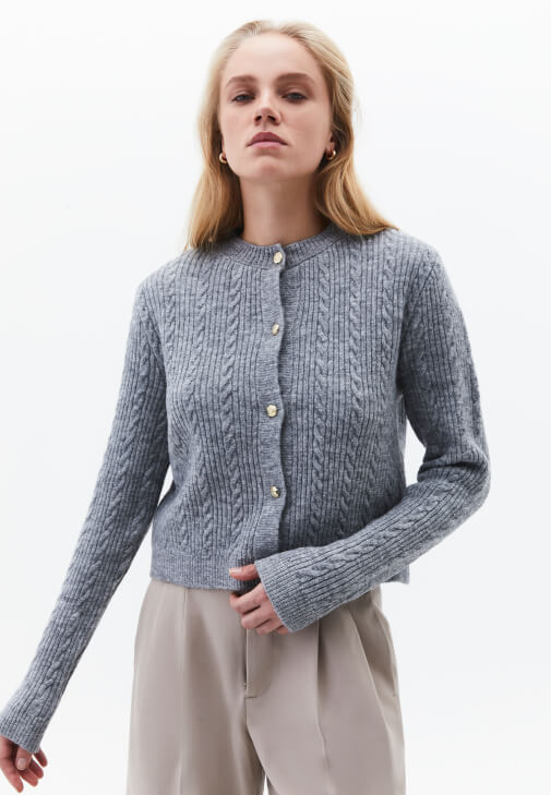 Yünlü Hırka ve Bol Paça Pantolon Kombini