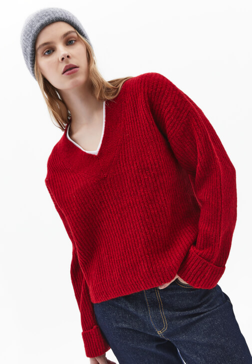 V Yaka Yünlü Kazak ve Pantolon Kombini