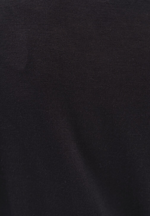 Bot Yaka Kazak ve Denim Şort Kombini