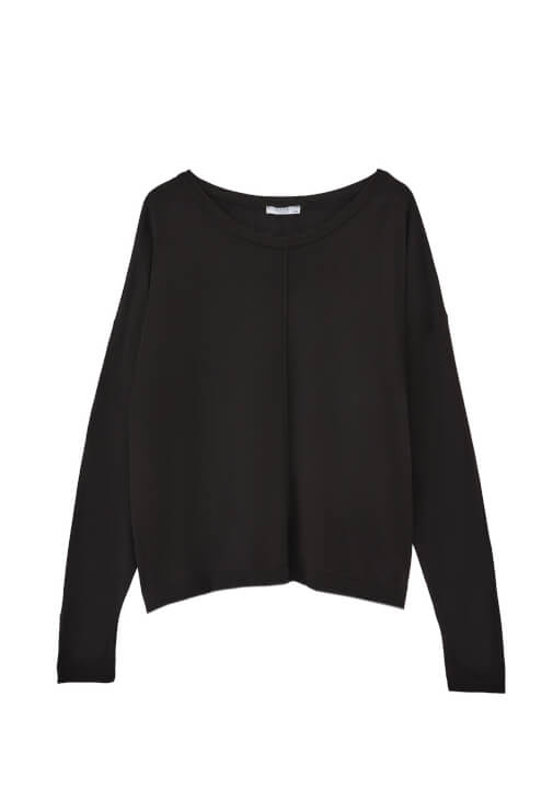 Bot Yaka Kazak ve Denim Şort Kombini