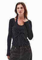 Bayan Siyah Atlet Detaylı Burgulu Tişört