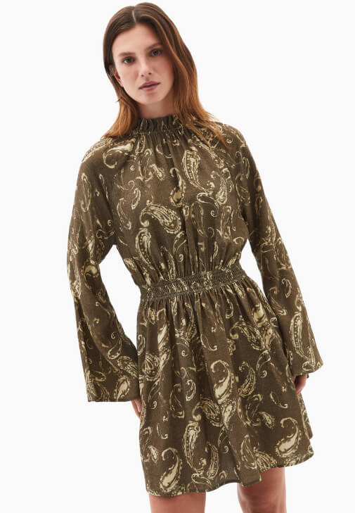 Mini Elbise ve Uzun Çizme Kombini