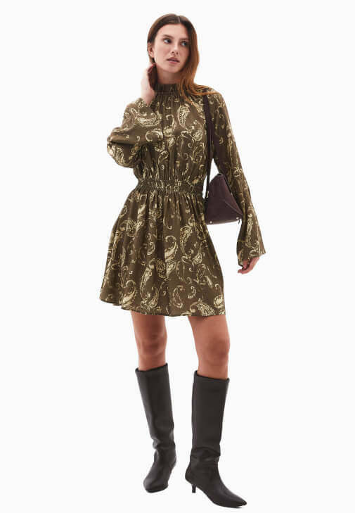 Mini Elbise ve Uzun Çizme Kombini