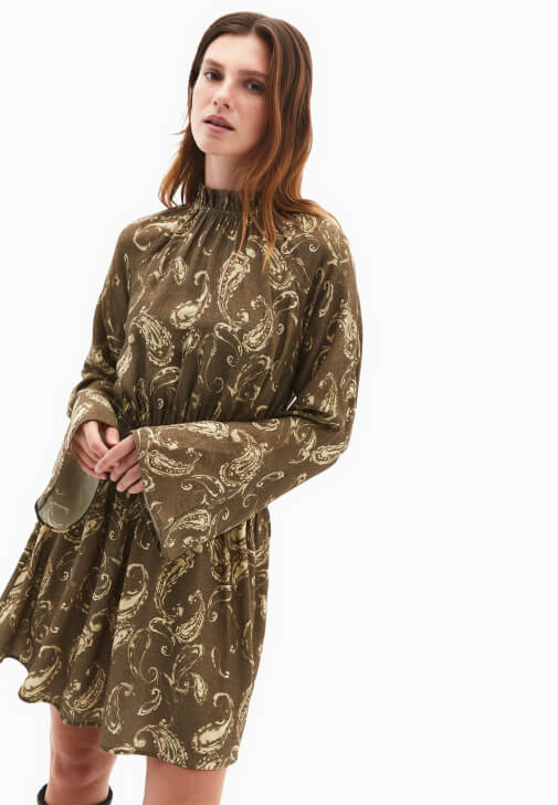 Mini Elbise ve Uzun Çizme Kombini