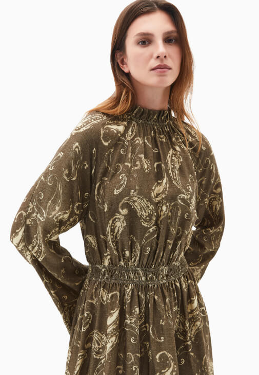 Mini Elbise ve Uzun Çizme Kombini