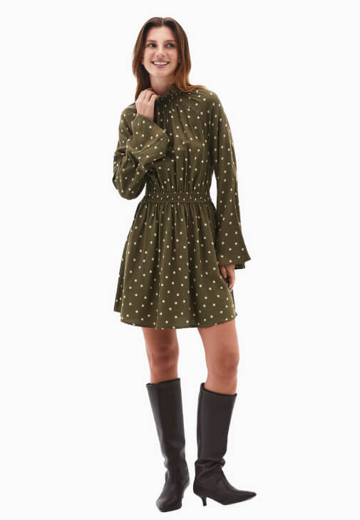 Fırfırlı Elbise ve Çizme Kombini