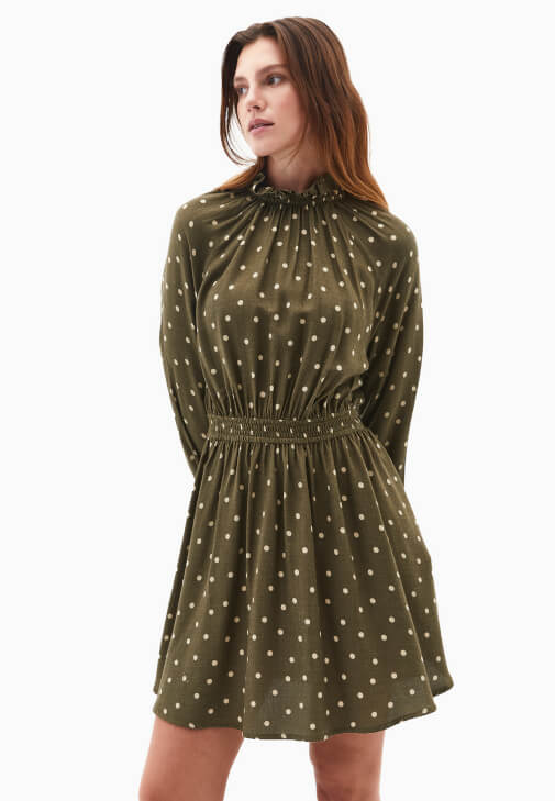 Fırfırlı Elbise ve Çizme Kombini