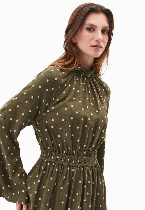 Fırfırlı Elbise ve Çizme Kombini