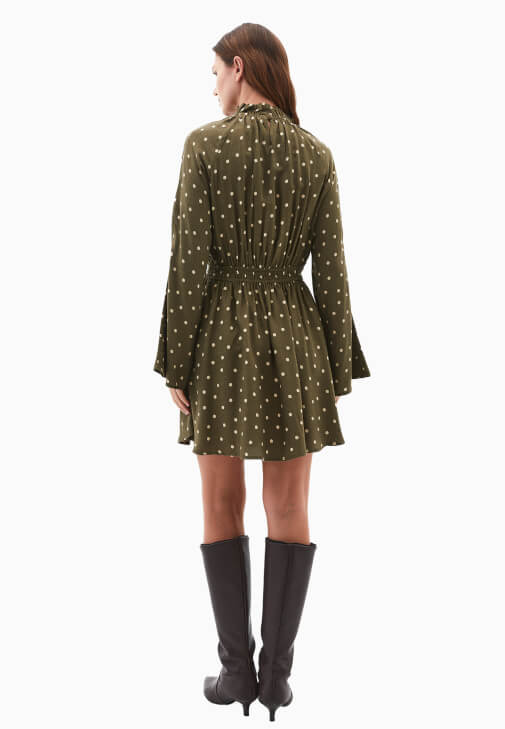 Fırfırlı Elbise ve Çizme Kombini