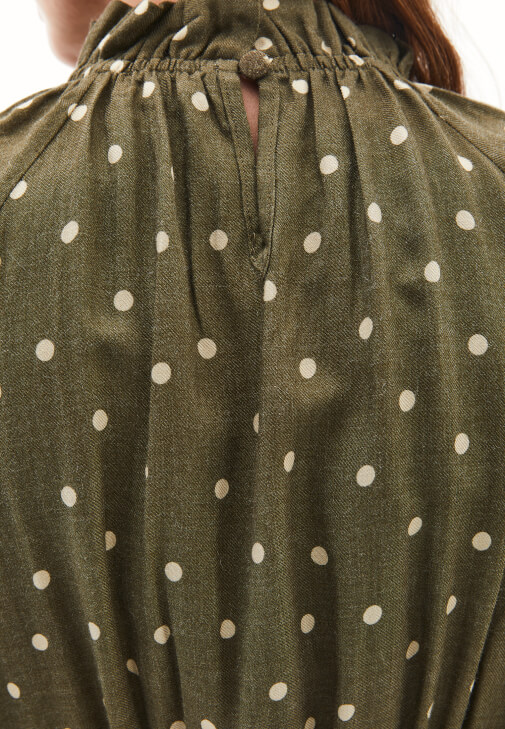 Fırfırlı Elbise ve Çizme Kombini