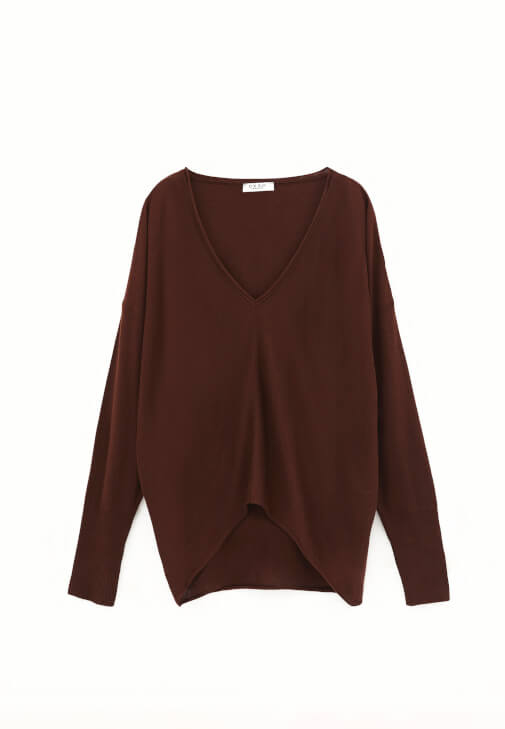 V Yaka Kazak ve Denim Pantolon Kombini