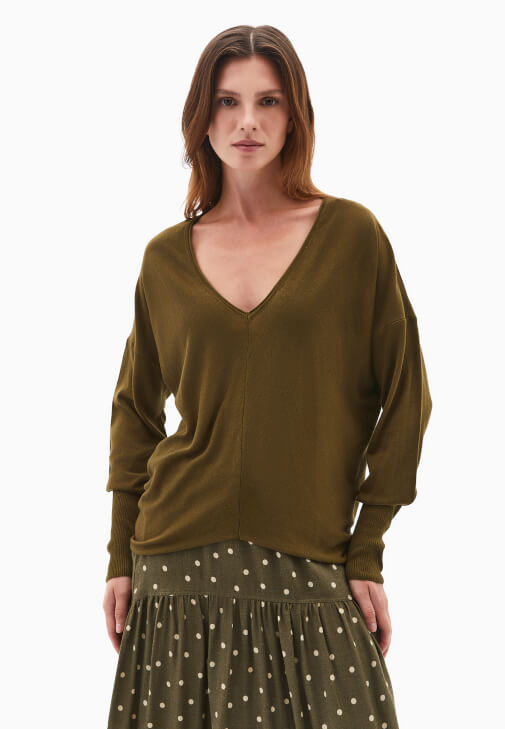 V Yaka Kazak ve Baggy-Fit Denim Pantolon Kombini