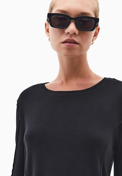 Uzun Kollu Tişört ve Bootcut Pantolon Kombini