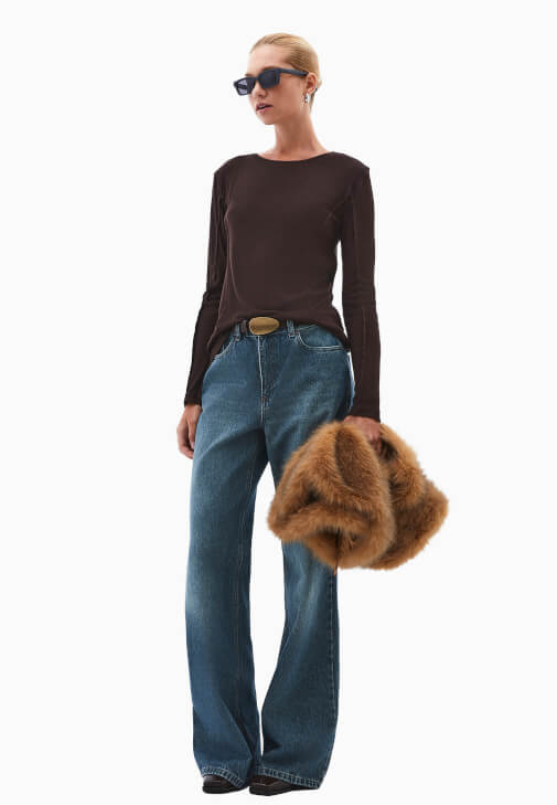 Uzun Kollu Tişört ve Bol Paça Pantolon Kombini