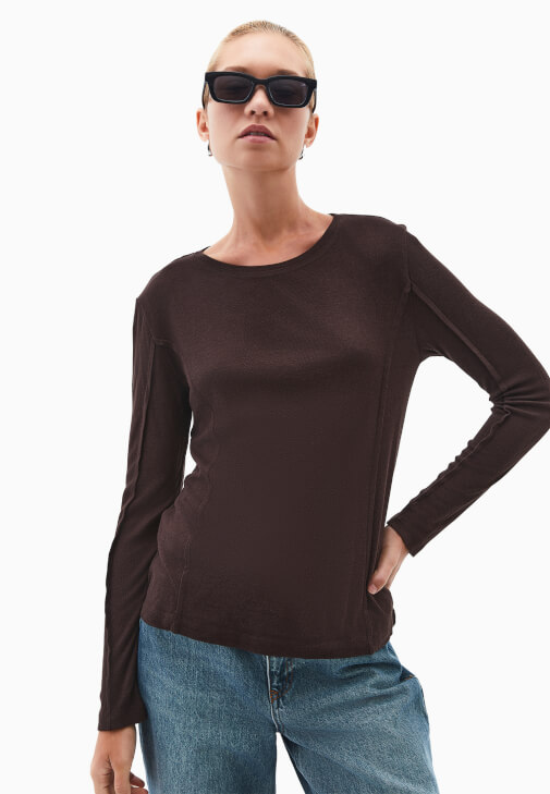 Uzun Kollu Tişört ve Bol Paça Pantolon Kombini