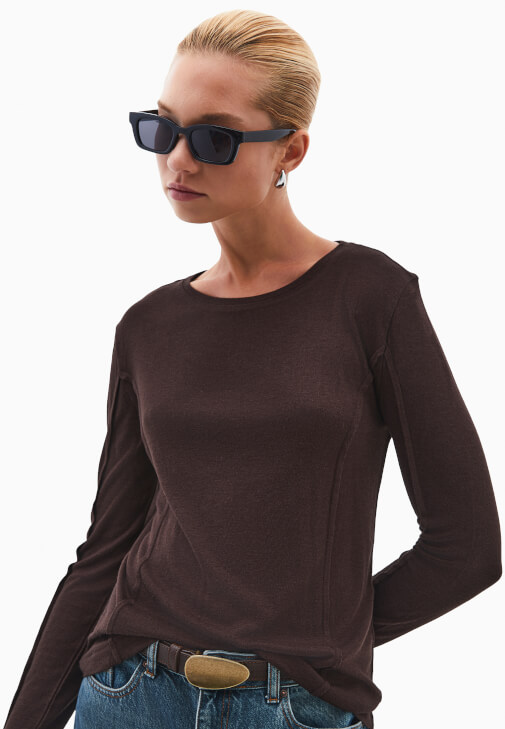 Uzun Kollu Tişört ve Bol Paça Pantolon Kombini