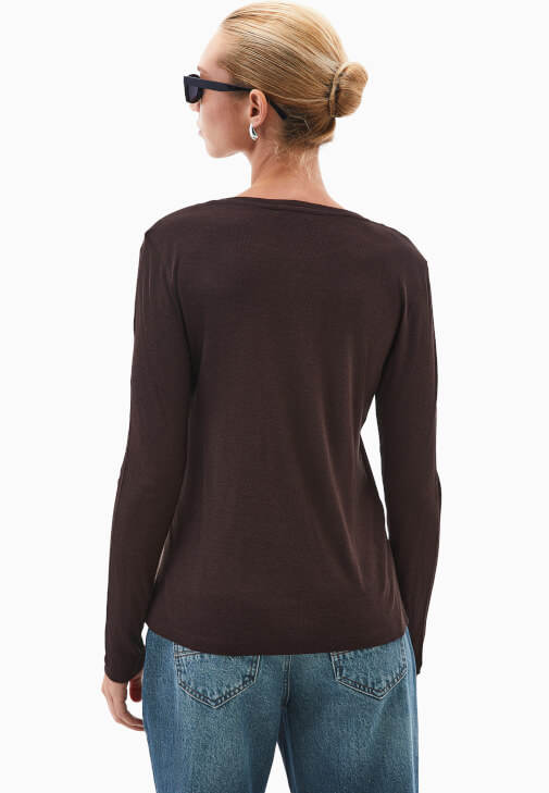 Uzun Kollu Tişört ve Bol Paça Pantolon Kombini