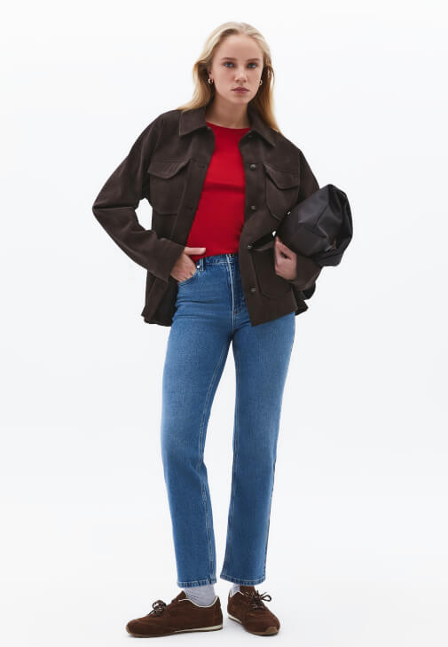 Uzun Kollu Tişört ve Barrel-Fit Pantolon Kombini