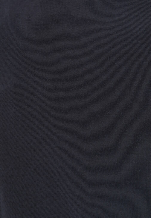 Uzun Kollu Tişört ve Kadife Pantolon Kombini