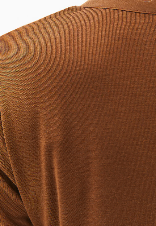 Uzun Kollu Tişört ve Flare Denim Kombini