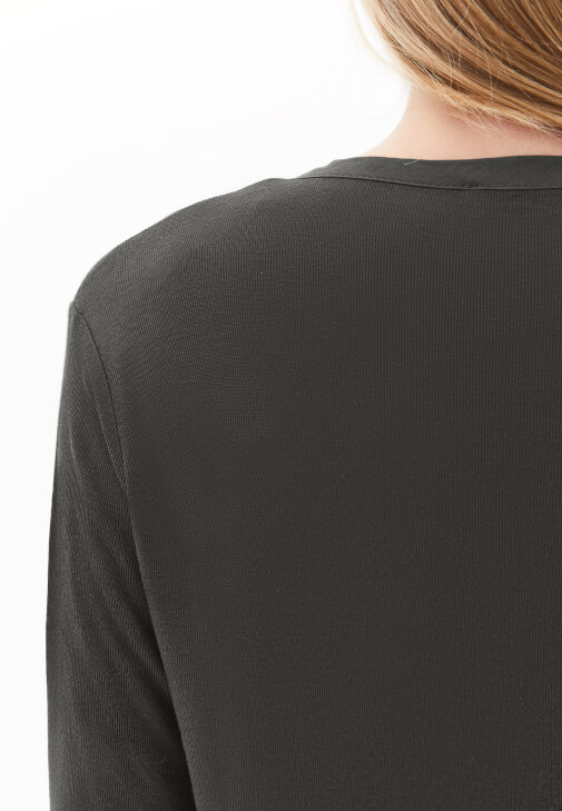 Uzun Kollu Tişört ve Wide-Leg Denim Pantolon Kombini