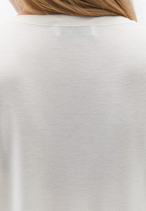 Loose-Fit Tişört ve Süet Ceket Kombini