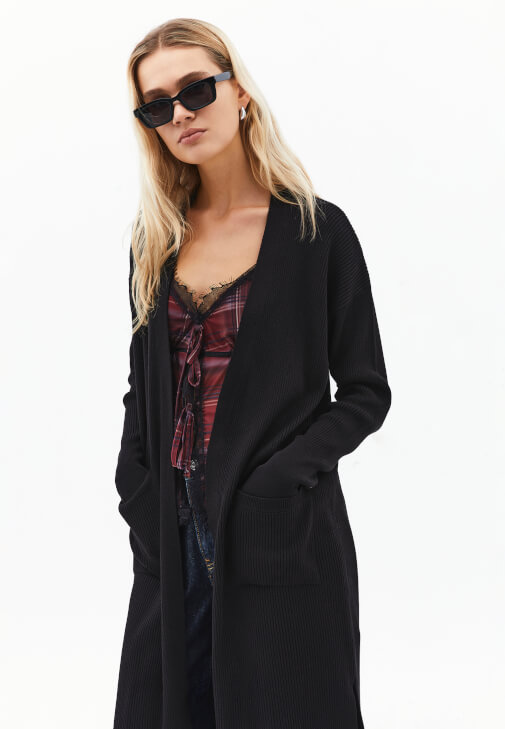 Uzun Hırka ve Denim Pantolon Kombini