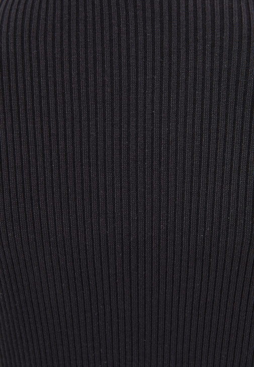 Uzun Hırka ve Denim Pantolon Kombini