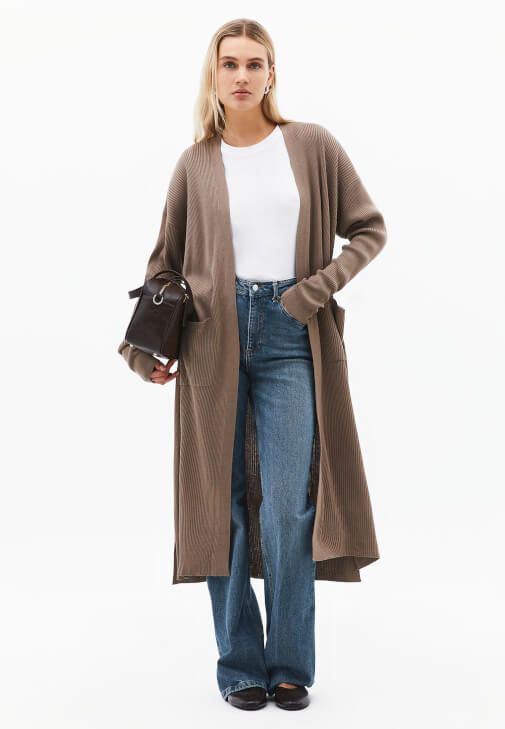  Triko Hırka ve Bootcut Pantolon Kombini