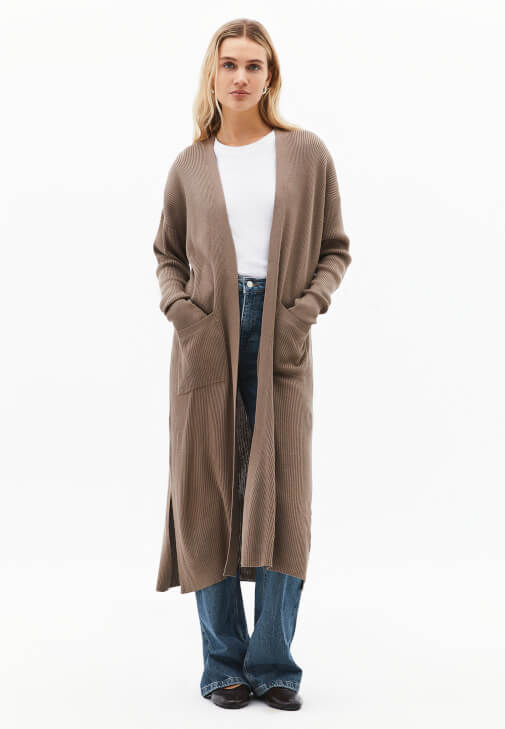 Triko Hırka ve Bootcut Pantolon Kombini