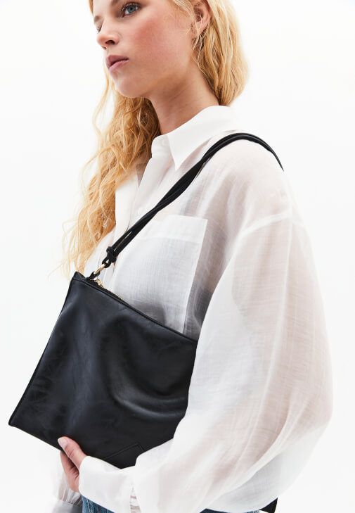 Siyah Askılı Çanta