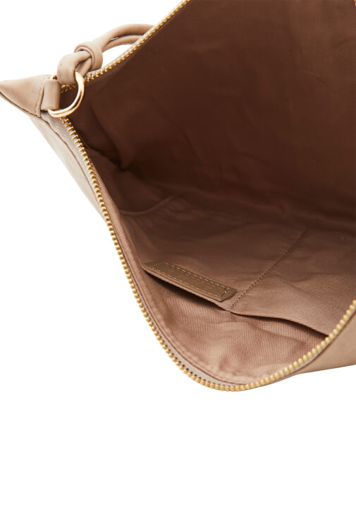 Pelerinli Trençkot ve Pantolon Kombini