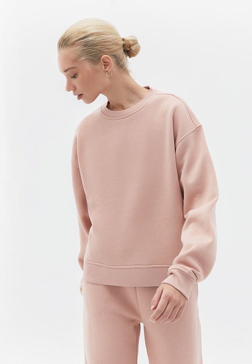 Yüksek Bel Pantolon ve Pamuklu Sweatshirt Kombini